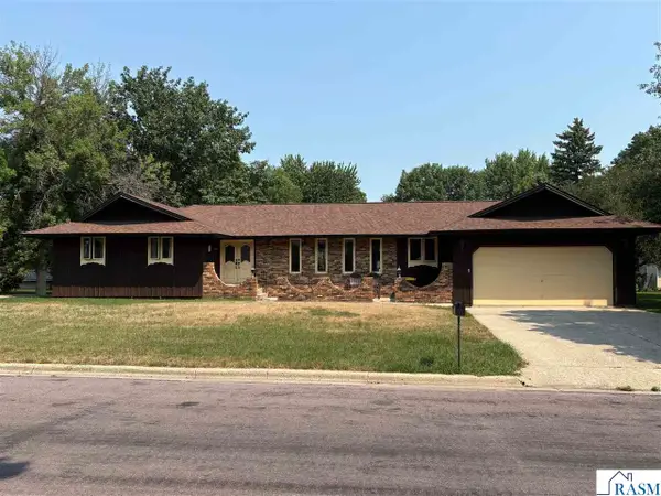 511 SW 3rd Street, Madelia, MN 56062
