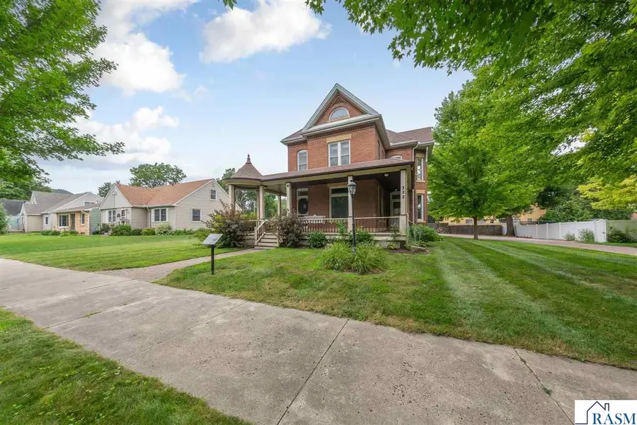 322 Wheeler Avenue, North Mankato, MN 56003 - #2