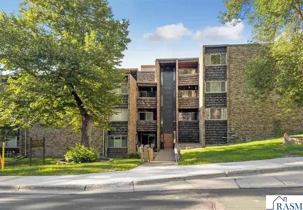 100 Cedar Street, Mankato, MN 56001