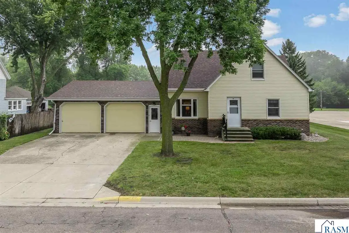 611 S Rice Street, Blue Earth, MN 56013 - #1