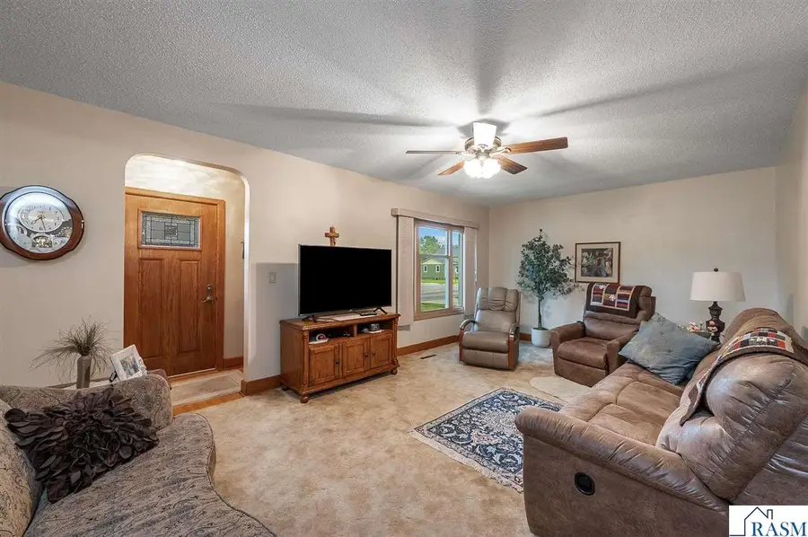 611 S Rice Street, Blue Earth, MN 56013 - #3