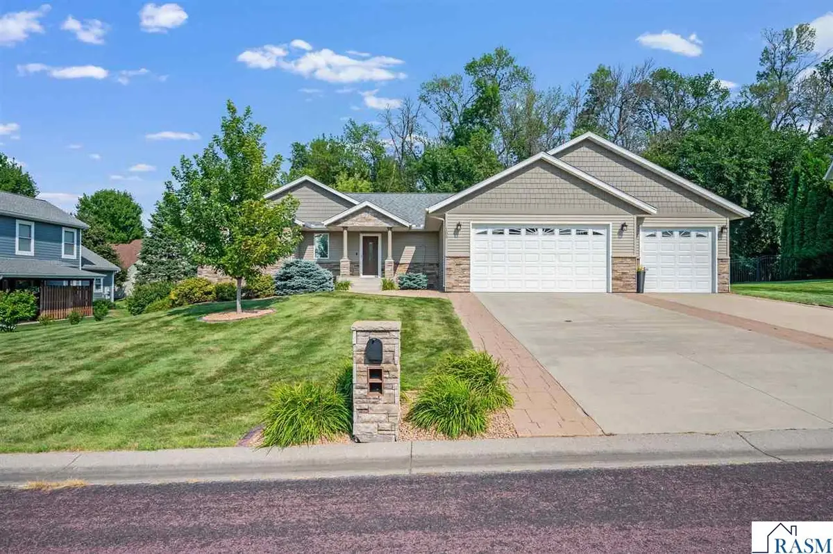105 Hidden Oaks Circle, Mankato, MN 56001 - #1