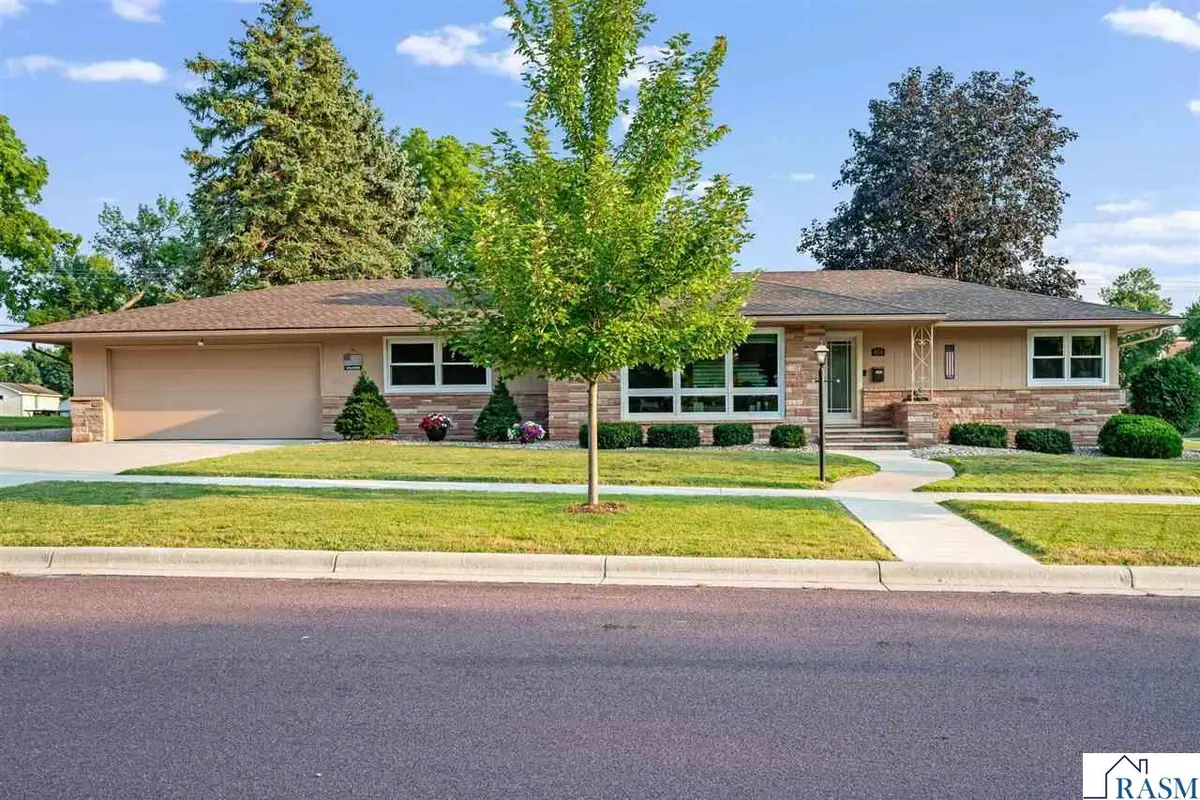 404 E 4th Street, Blue Earth, MN 56013 - #1