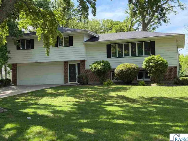 1609 Gateway Drive, Albert Lea, MN 56007