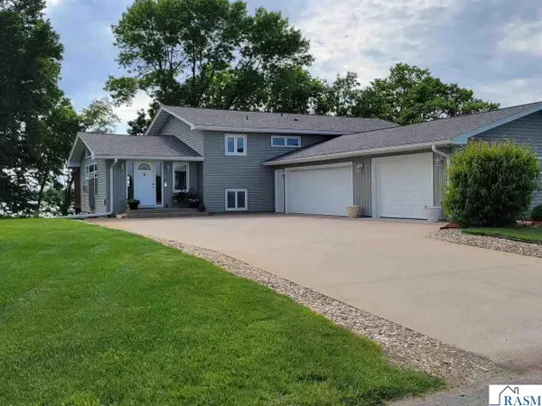 237 N Duck Lake Avenue, Madison Lake, MN 56063