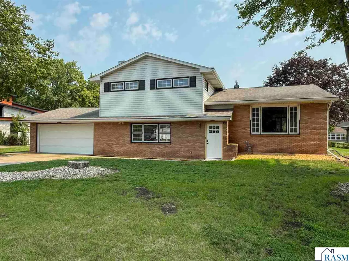817 Summit Avenue, New Ulm, MN 56073 - #1