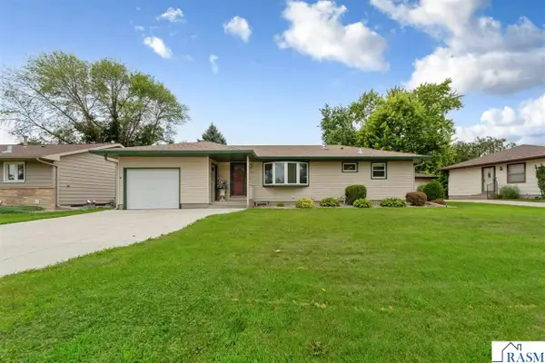 120 N Manitou Drive, Mankato, MN 56001