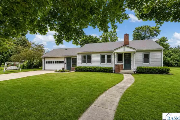 128 N Park Lane, Le Sueur, MN 56058