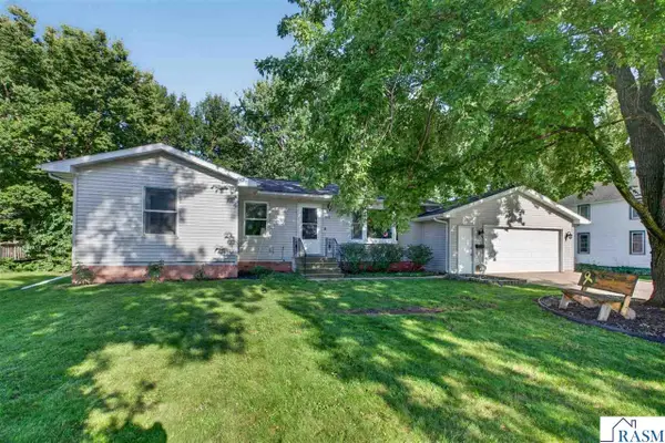 618 N 1 Street, Waterville, MN 56096