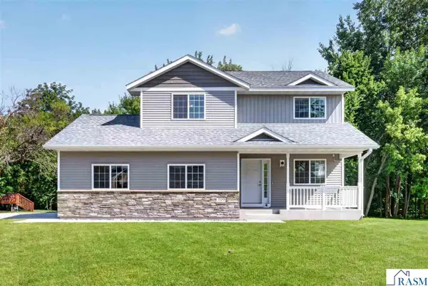109 Peridot Court, Mankato, MN 56001