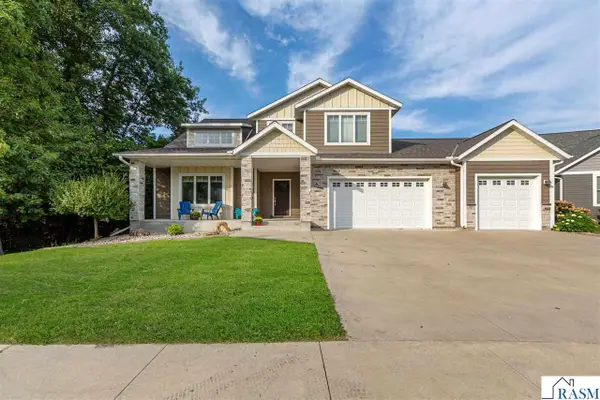 317 Oak Marsh Drive, Mankato, MN 56001
