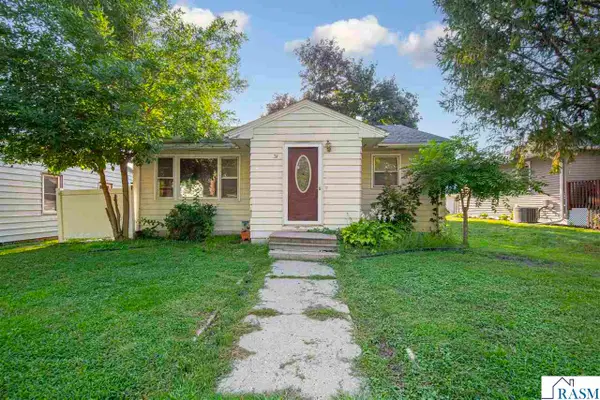 74 S Cordova Avenue, Le Center, MN 56057