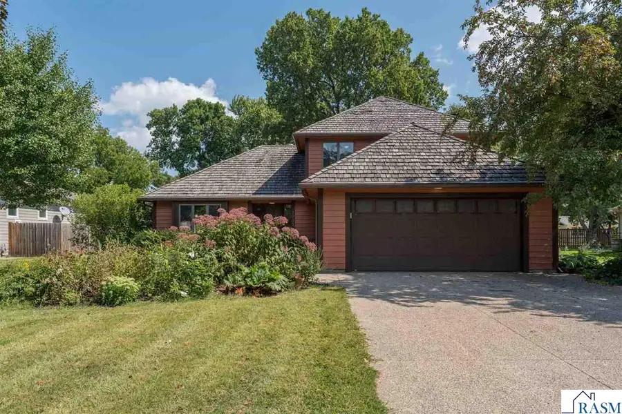 1002 Oak Terrace Drive, North Mankato, MN 56003 - #2