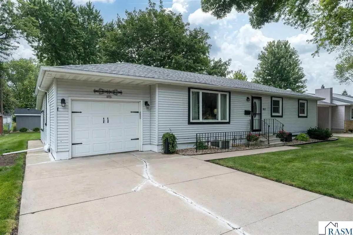 911 Pfau Street, Mankato, MN 56001 - #1