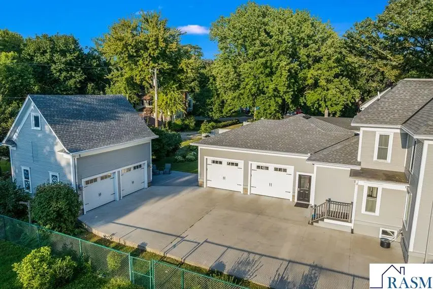 216 W 2nd Street, Blue Earth, MN 56013 - #2