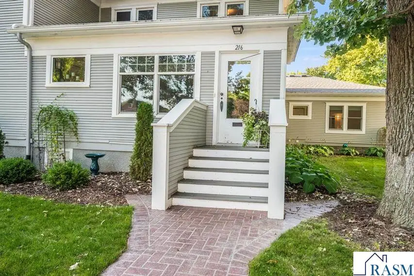 216 W 2nd Street, Blue Earth, MN 56013 - #3