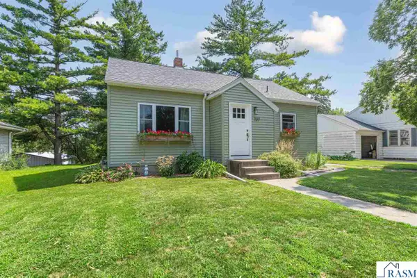 707 N Hennepin Street, Winthrop, MN 55396