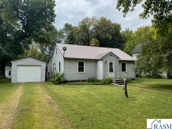 704 E Iowa Street, Elmore, MN 56027