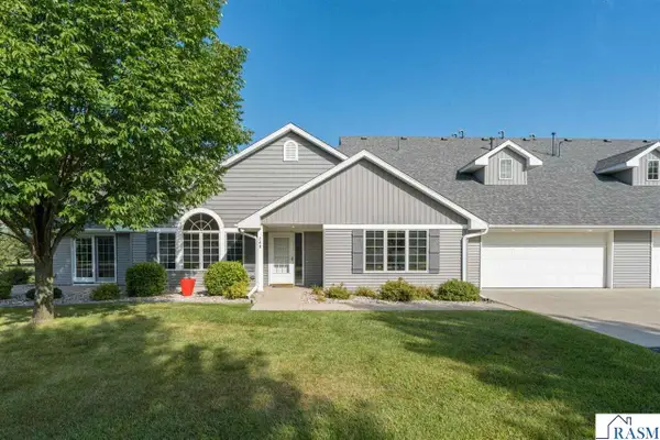 749 Grayhawk Circle, Mankato, MN 56001