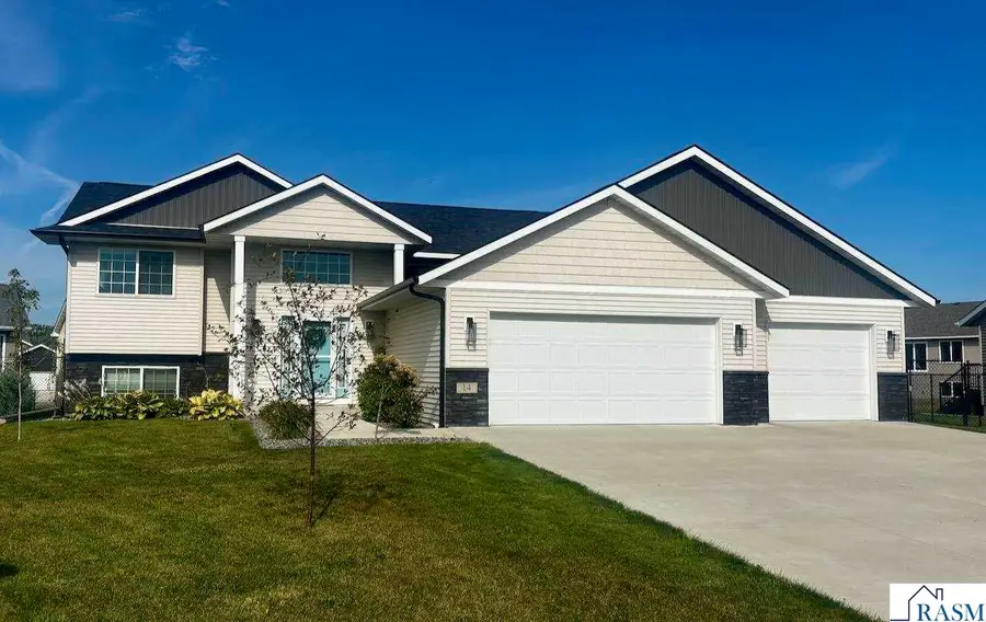 14 Kodiak Court, North Mankato, MN 56003 - #2