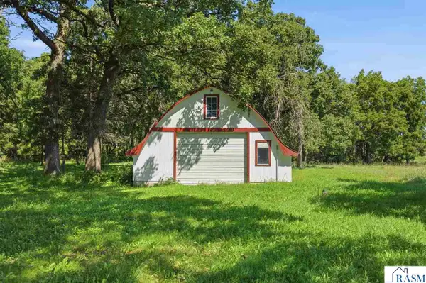 12179 380 Avenue, Blue Earth, MN 56013