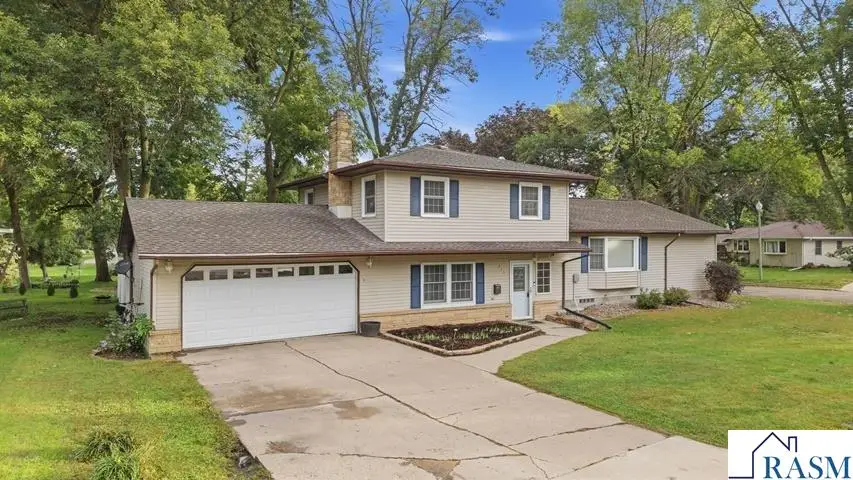 215 Queens Drive, Blue Earth, MN 56013 - #1