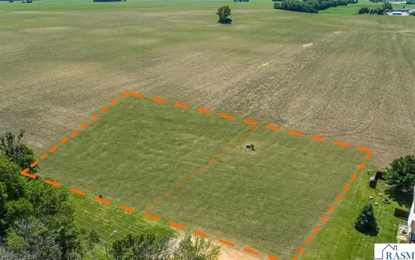 120 & 124 Kaukis Drive, Le Sueur, MN 56058