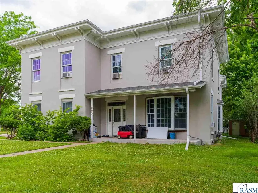 820 S Minnesota Avenue, Saint Peter, MN 56082 - #3