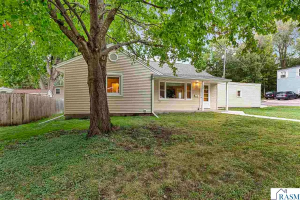 737 Gwyn Drive, Mankato, MN 56001