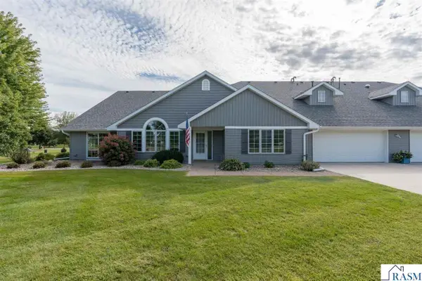 728 Grayhawk Circle, Mankato, MN 56001