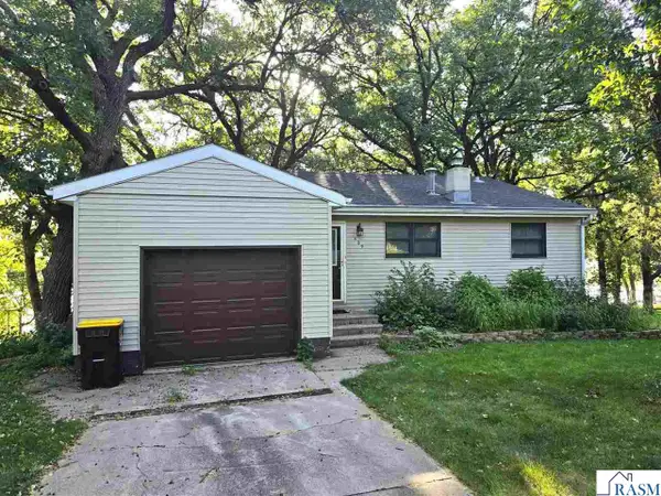 409 W Amber Lake Drive, Fairmont, MN 56031
