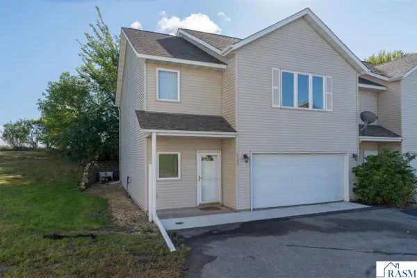 2134 Willow Trail, North Mankato, MN 56003