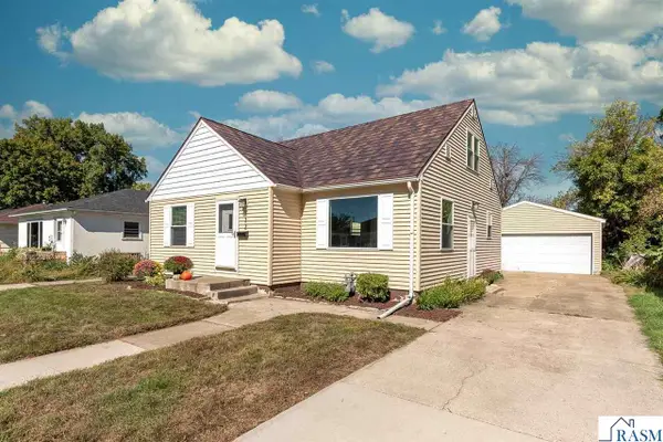 332 Harrison Avenue, North Mankato, MN 56003