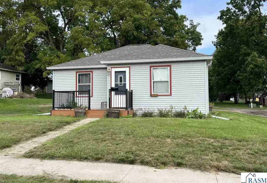 709 11th Avenue North, Saint James, MN 56081 - #2