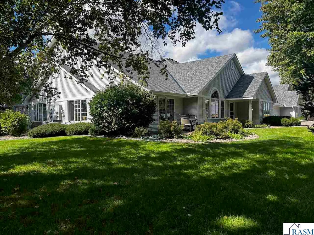 1203 Rockbend Parkway, Saint Peter, MN 56082 - #1