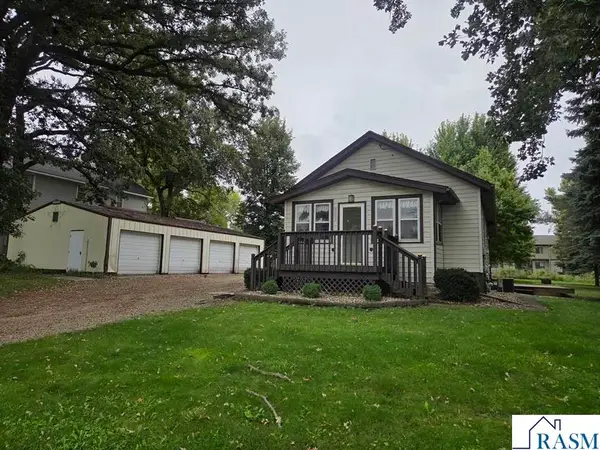 803 W 1st Street, Blue Earth, MN 56013