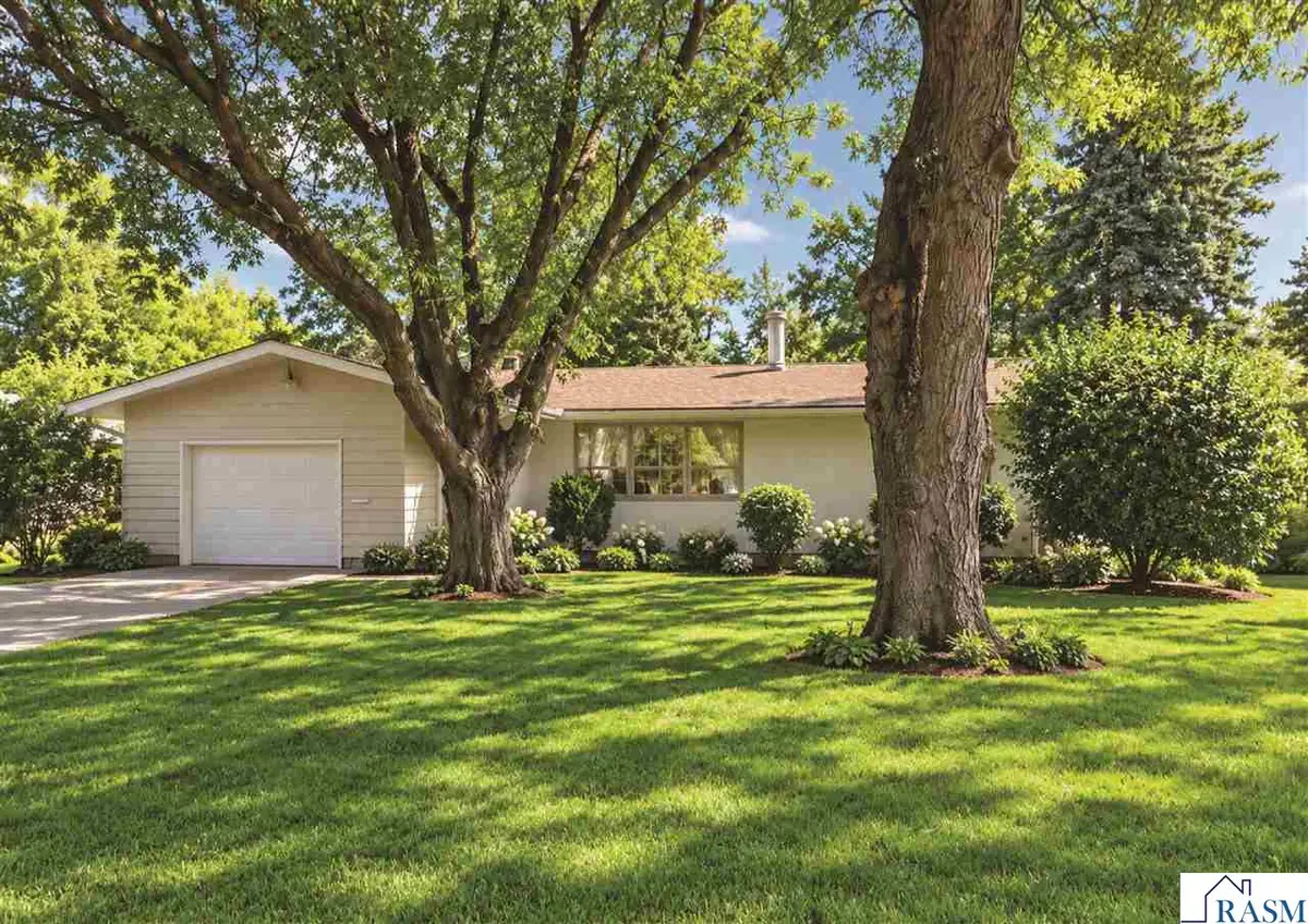 130 Eastwood Dr, Mankato, MN 56001 - #1