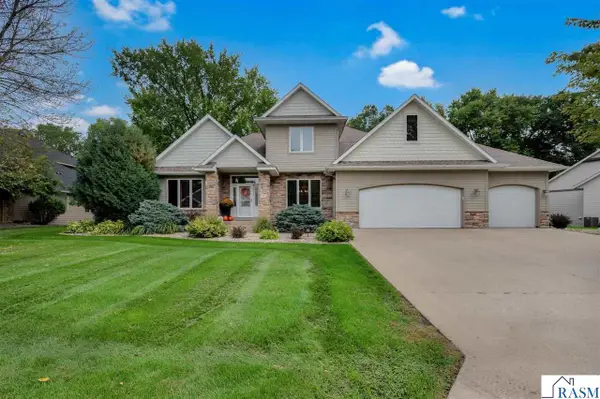 18 Newcastle Court, North Mankato, MN 56003