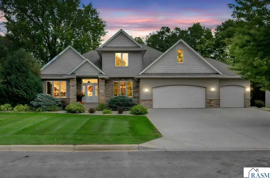 18 Newcastle Court, North Mankato, MN 56003 - #3
