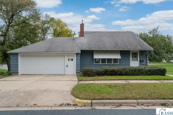 205 N Thompson St, Delavan, MN 56023