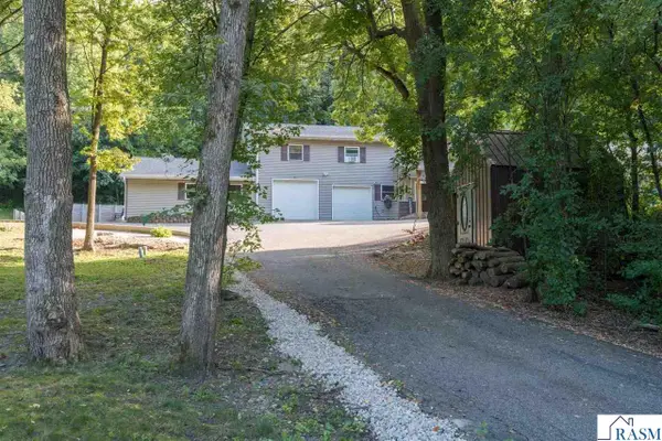 1139 Birch Avenue, Mankato, MN 56001