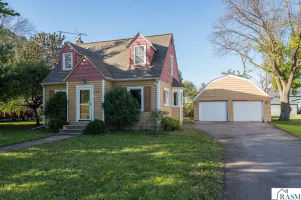422 4th Street, Nicollet, MN 56074