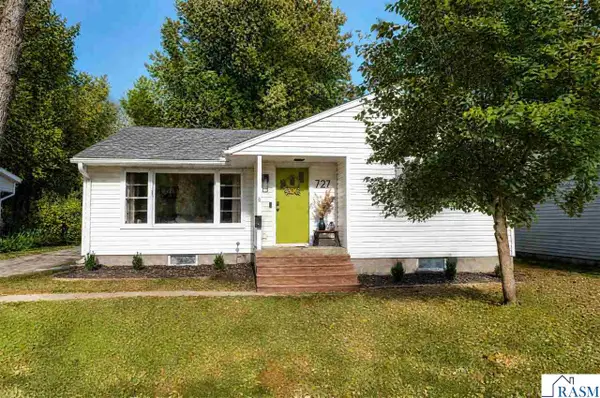 727 Austin Drive, St. Peter, MN 56082