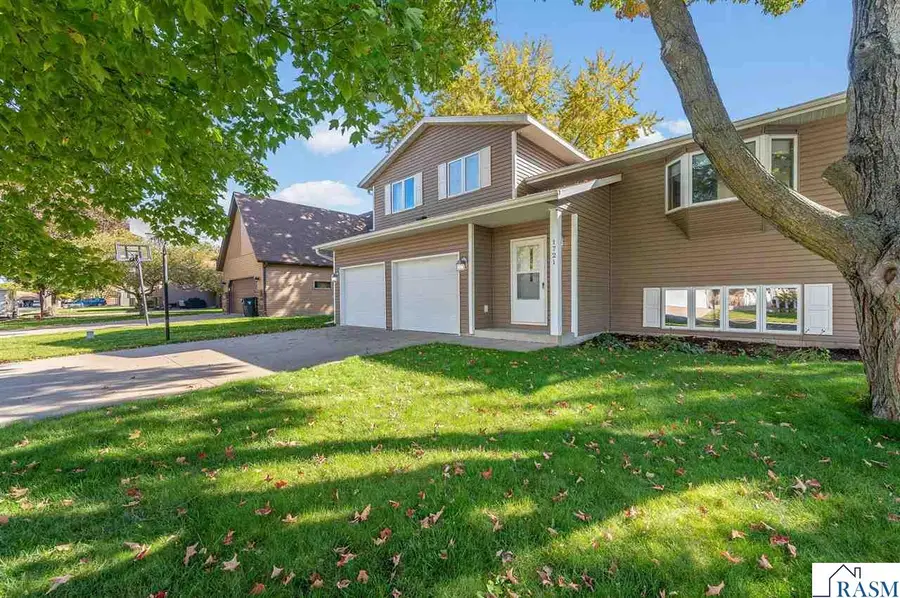 1721 Lilac Lane, North Mankato, MN 56003 - #2
