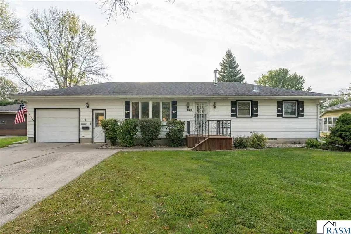125 N Manitou Drive, Mankato, MN 56001-3517 - #1
