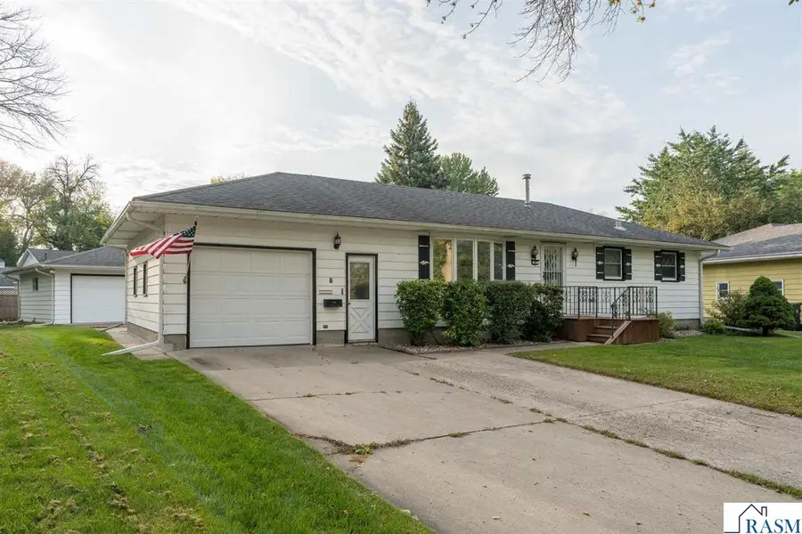 125 N Manitou Drive, Mankato, MN 56001-3517 - #2
