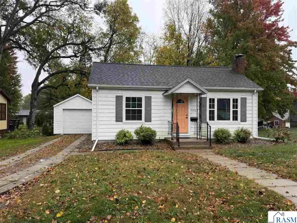 1116 N Armstrong Boulevard, St. James, MN 56081