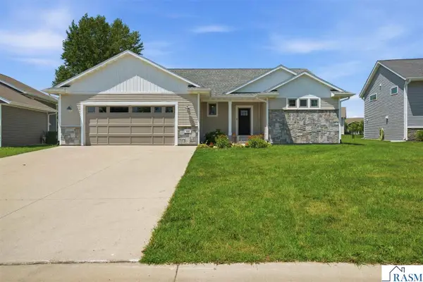 820 Fieldcrest Drive, Mankato, MN 56001
