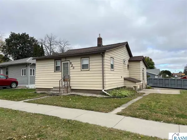 923 7th Avenue North, St. James, MN 56081