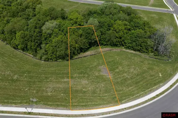 2125 Deerwood Drive, North Mankato, MN 56003